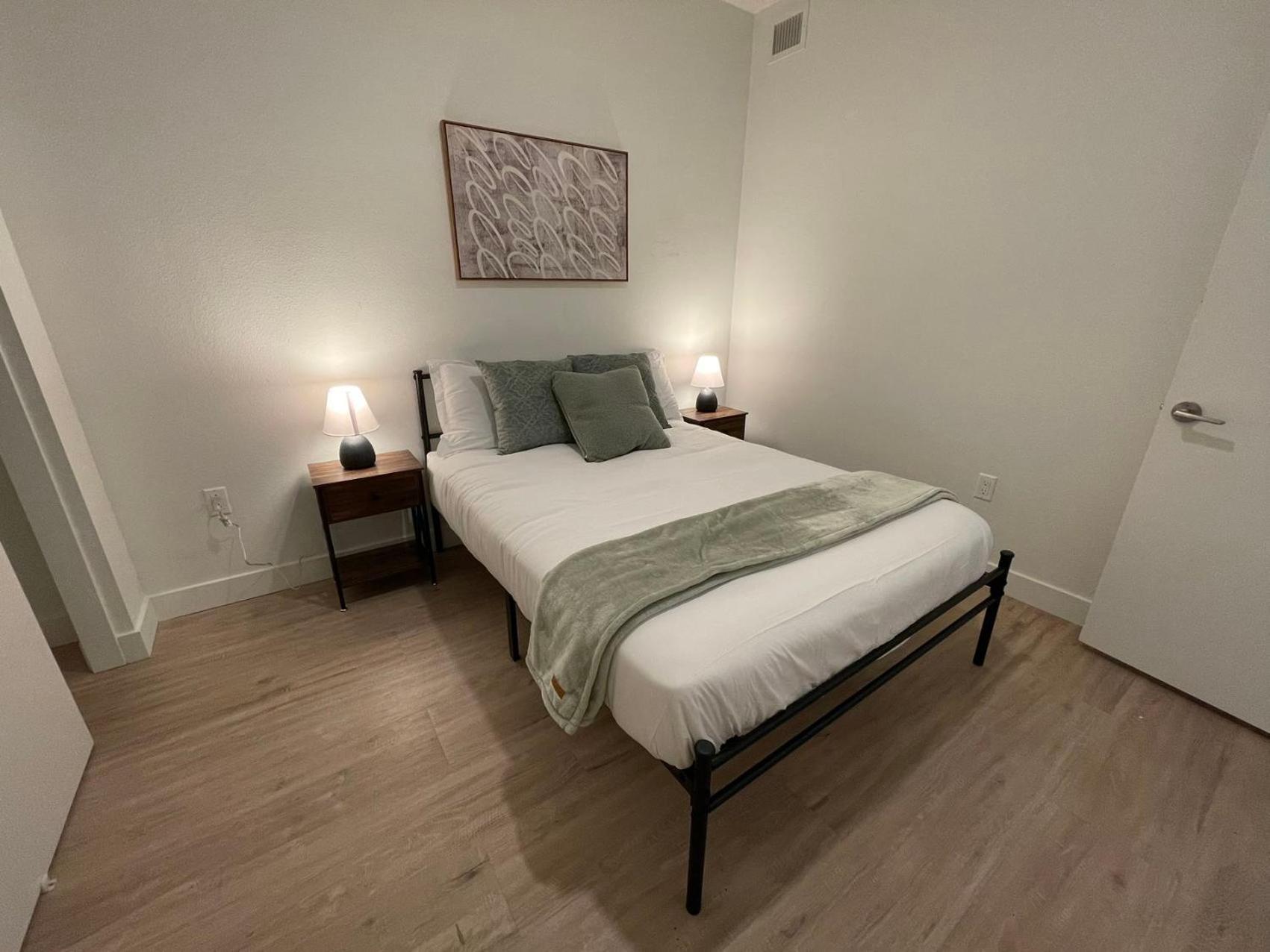 Chic Urban Retreat In Heart Of La, Steps From Attractions! Hotel Лос Анджелис Екстериор снимка