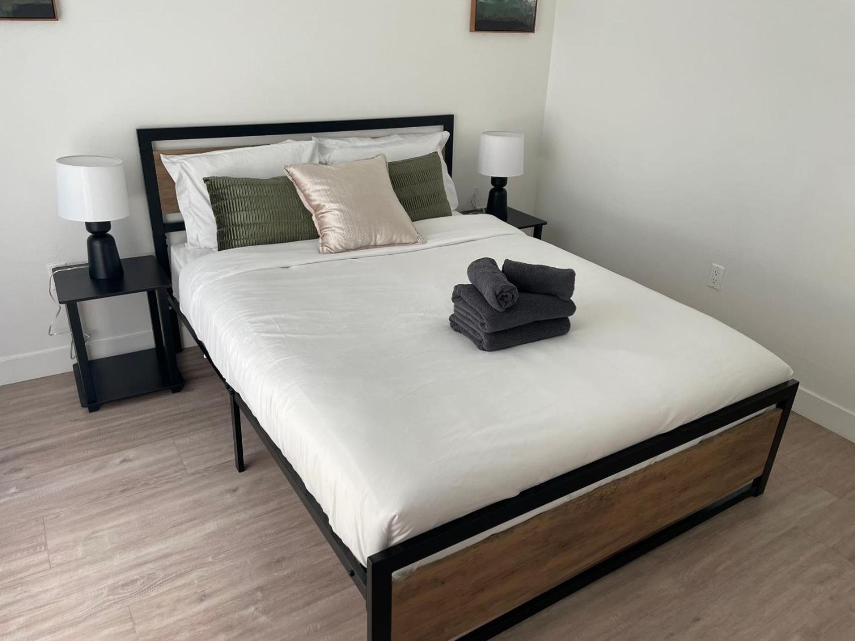 Chic Urban Retreat In Heart Of La, Steps From Attractions! Hotel Лос Анджелис Екстериор снимка