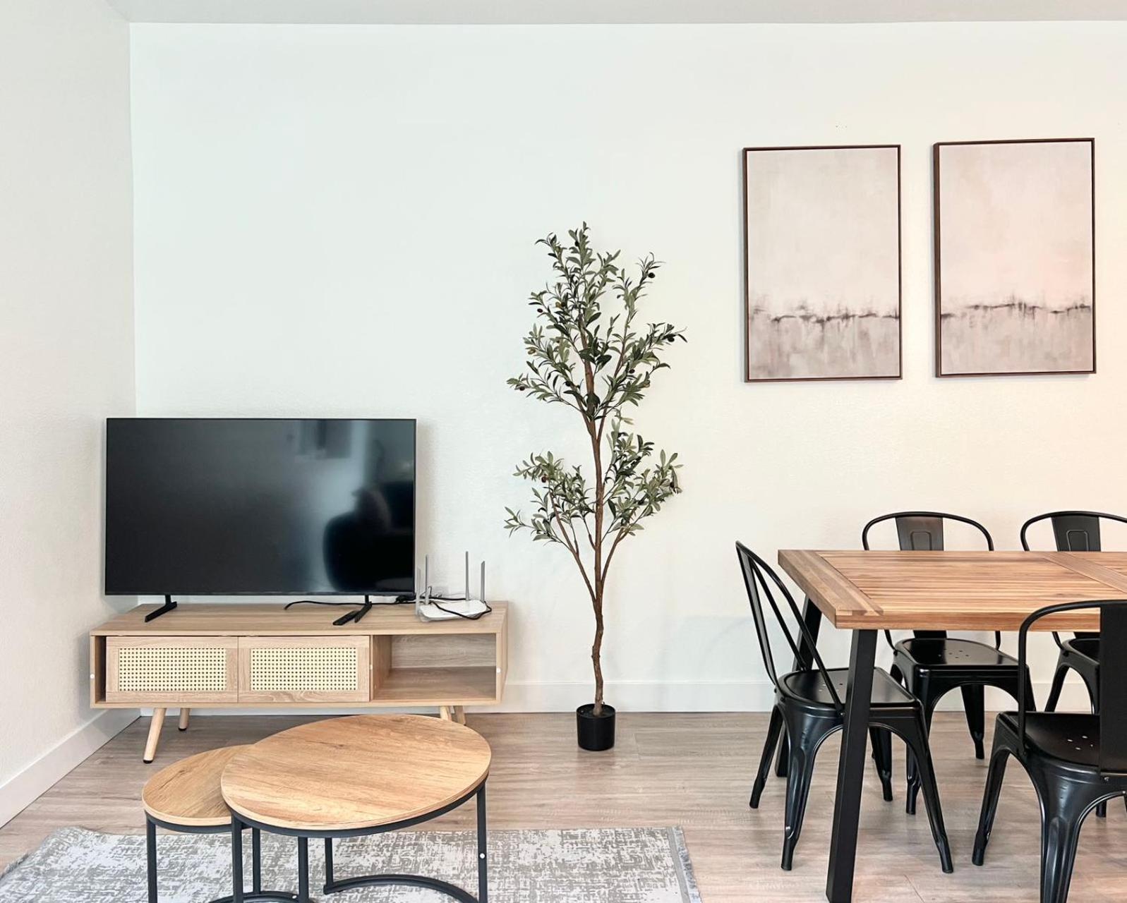 Chic Urban Retreat In Heart Of La, Steps From Attractions! Hotel Лос Анджелис Екстериор снимка