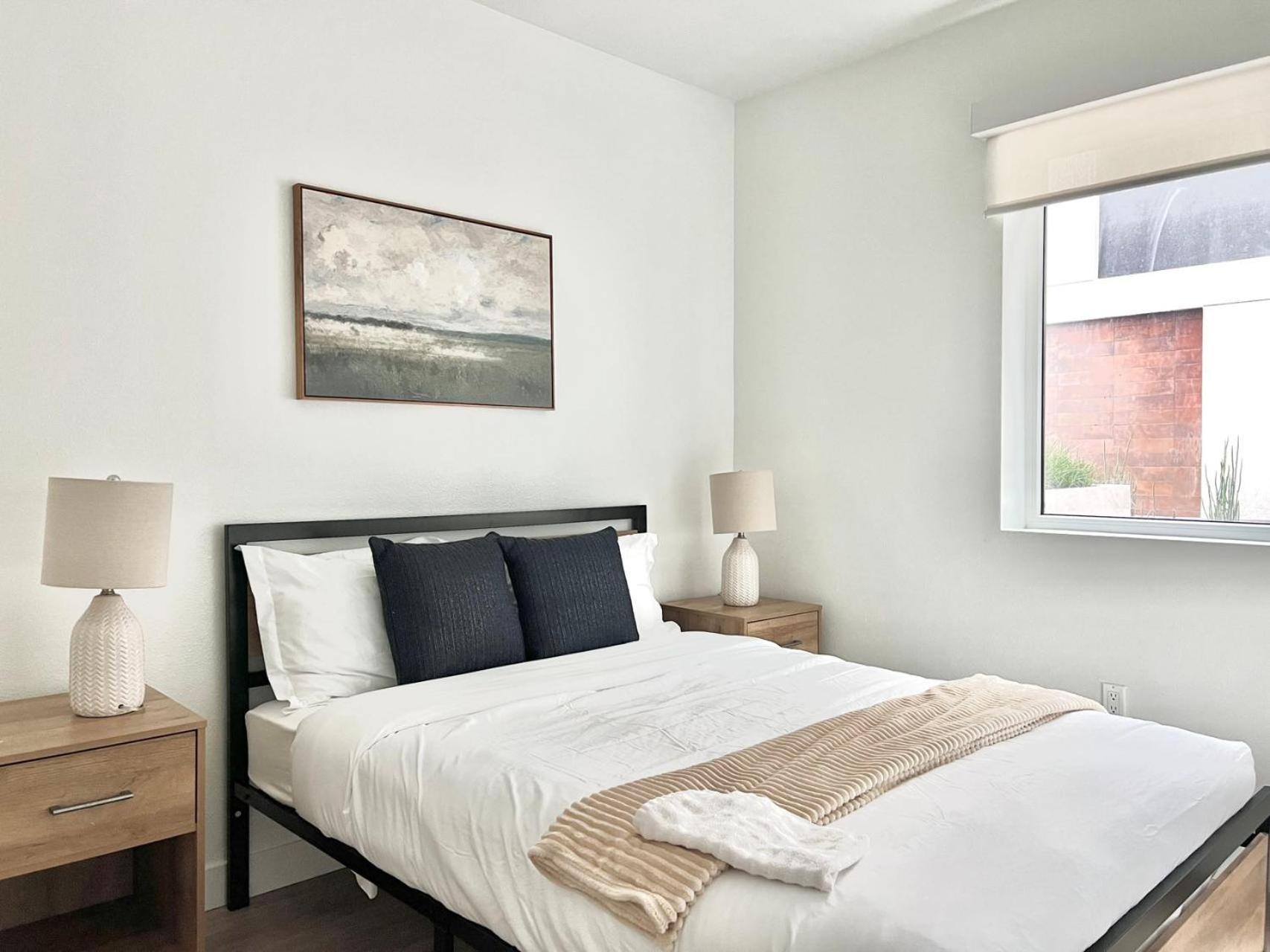 Chic Urban Retreat In Heart Of La, Steps From Attractions! Hotel Лос Анджелис Екстериор снимка
